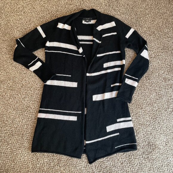 Size Large Tahari cashmere black white cardigan - Picture 1 of 8